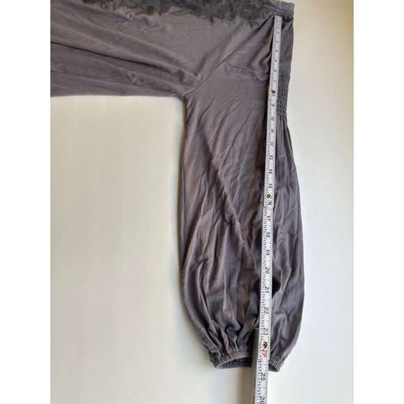 Gimmicks by BKE Embroidered Long Sleeve Tunic Top - Picture 12 of 12